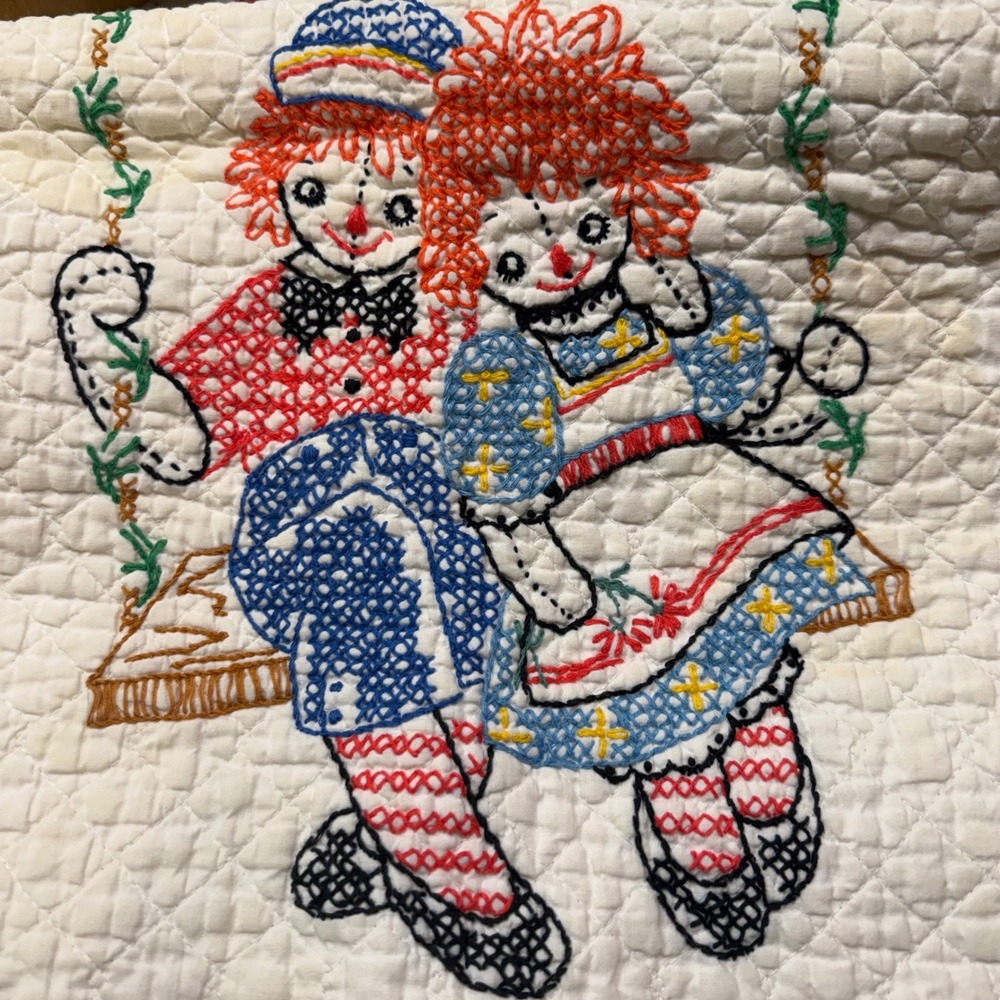 1.a.0.0.0.0.4 Vtg Raggedy Ann & Andy Baby Quilt Hand Embroidered Cross Stitch